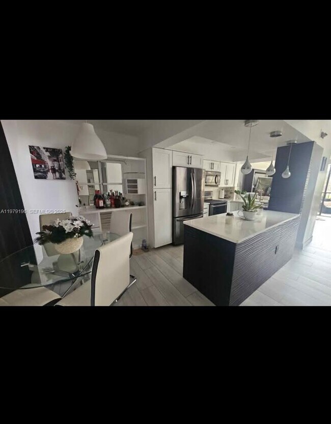 Building Photo - 2821 SW 87th Ave