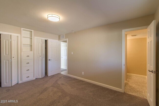 Building Photo - 816 E Seldon Ln