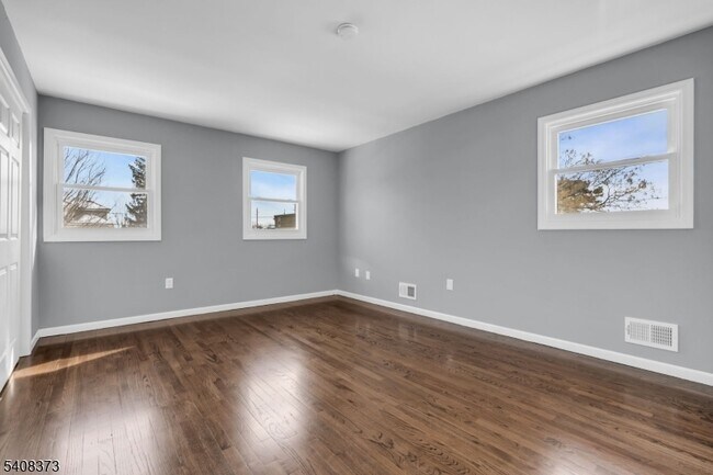 Building Photo - 415 Highland Pl