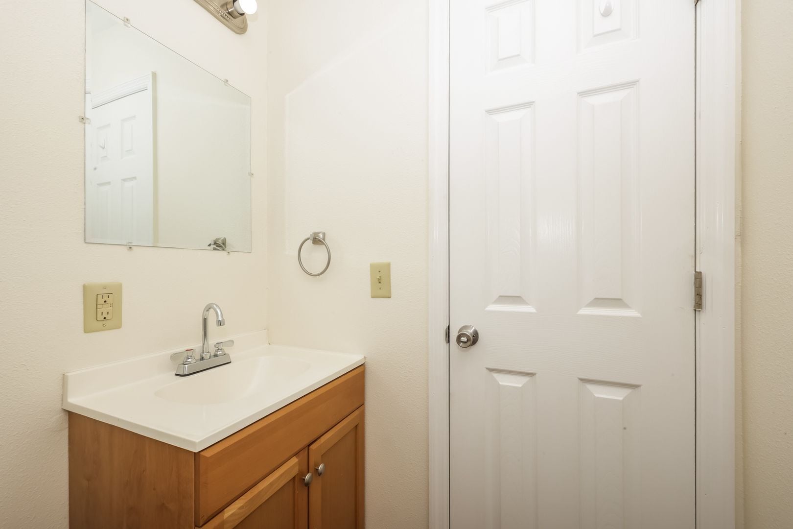 Building Photo - 702 Couch St