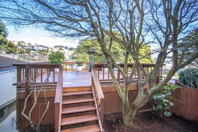 Building Photo - Eureka Valley/Castro 4 Bed + Bonus Room, 3 Bath, 2 Car Garage, City & Valley Views