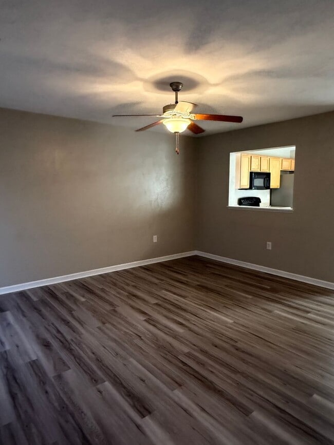 Building Photo - 160 Gretchen Ct