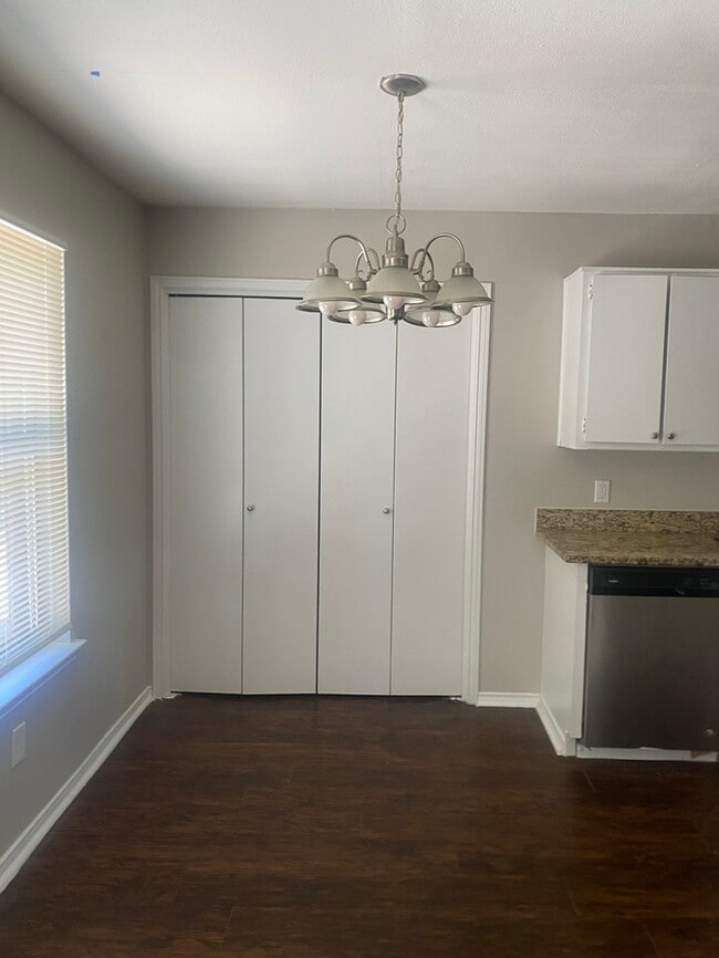 Building Photo - 5514 Meadow Nest Dr