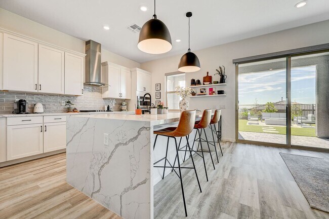 Building Photo - Stunning Fully Furnished 5-Bedroom Home in...