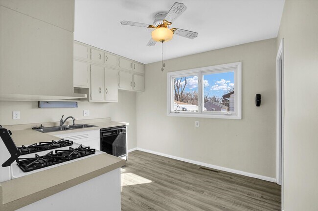 Building Photo - 9 Glenview Dr