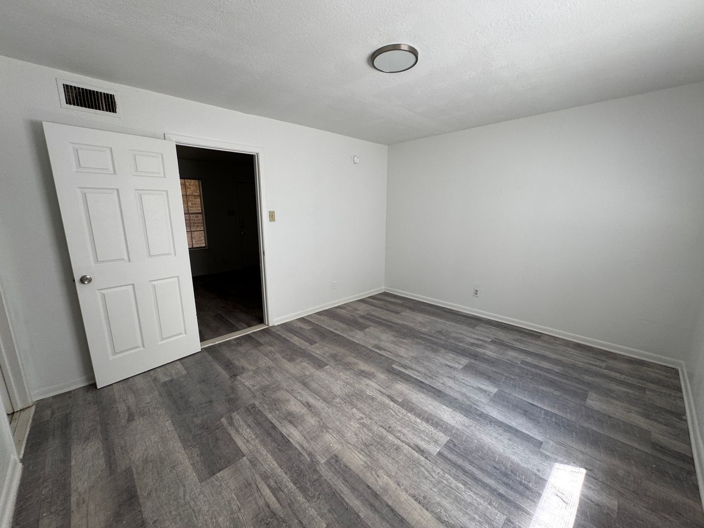 Building Photo - 1405 N Gray St