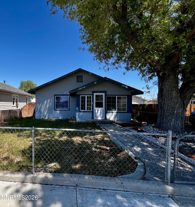 Building Photo - 645 Churchill St