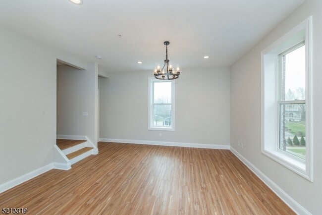 Building Photo - 124 Main St