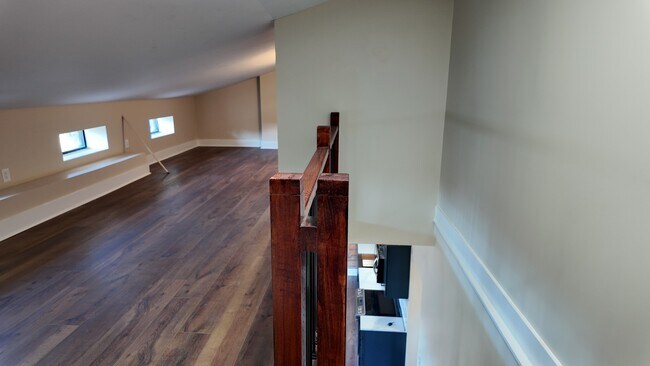 Building Photo - Stylish 1-Bed Loft with Bonus Space in OTR – In-Unit Laundry!