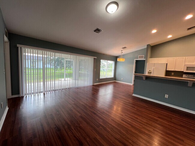 Building Photo - Charming 3-bedroom, 2-bath single-family home with a garage.
