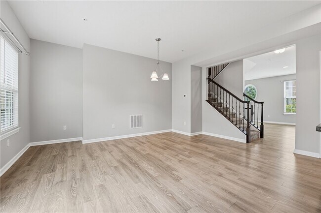 Building Photo - 202 Pointe View Dr