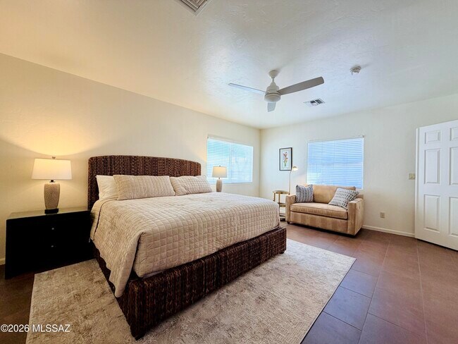 Building Photo - 1465 W Bridalveil Pl