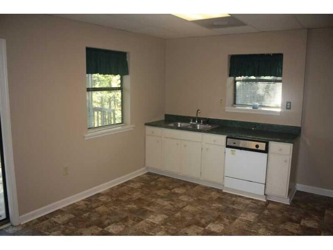 Building Photo - 3836 Clubhouse Dr