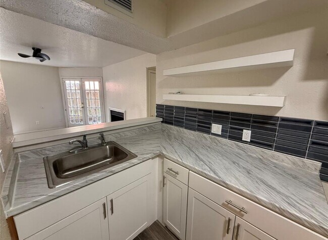 Building Photo - 12500 Sandpiper Dr