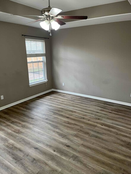 Building Photo - 908 Churchill Ct