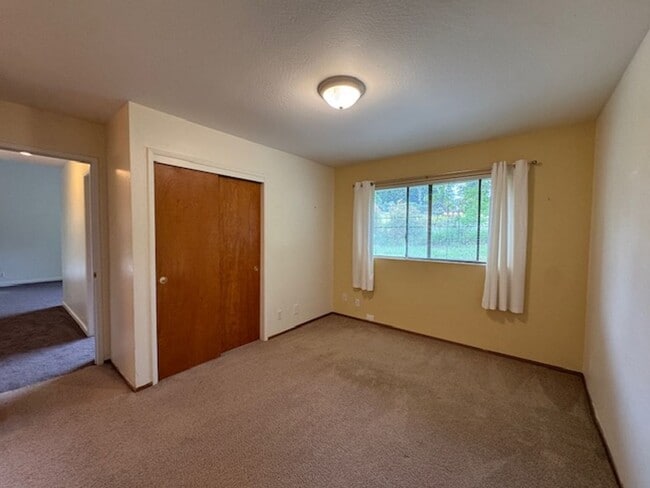 Building Photo - Two bedroom country charmer close to Occidental $2800.00