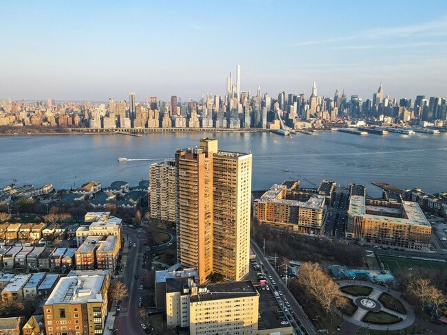 Building Photo - 6040 BLVD E