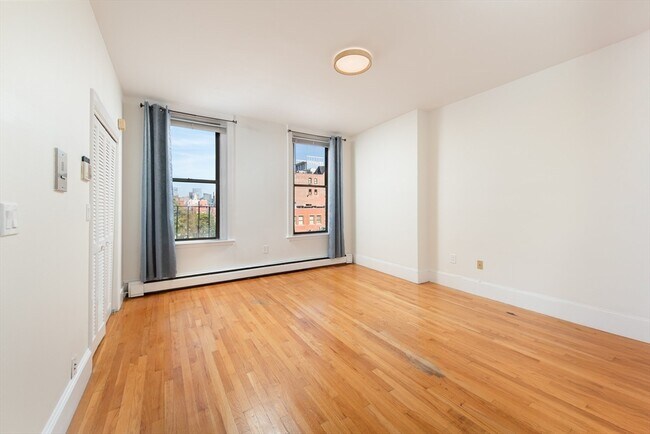 Building Photo - 362 Commonwealth Ave