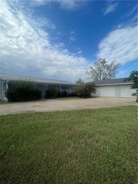 Primary Photo - 199 Madison 8112