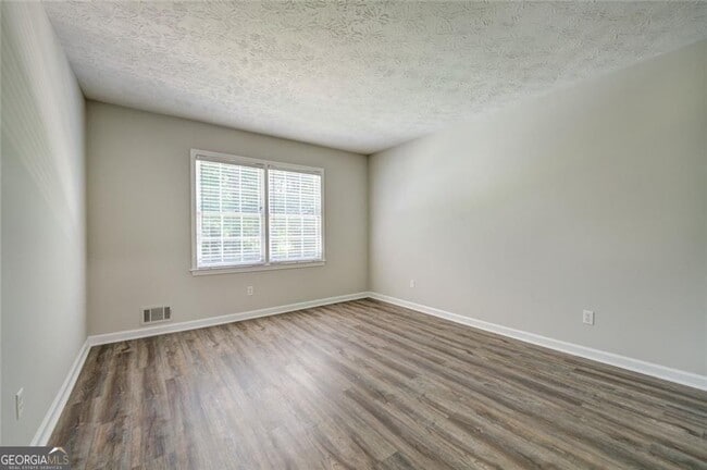 Building Photo - 4566 Mountain Creek Dr