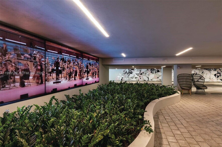 Building Photo - 1500 Bay Dr