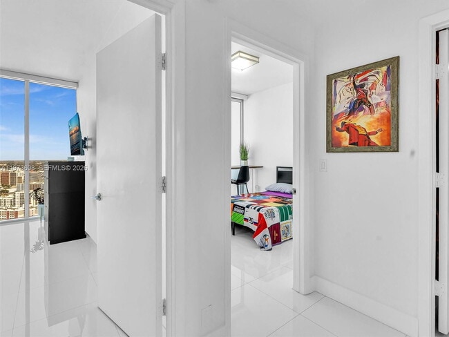 Building Photo - 2020 N Bayshore Dr