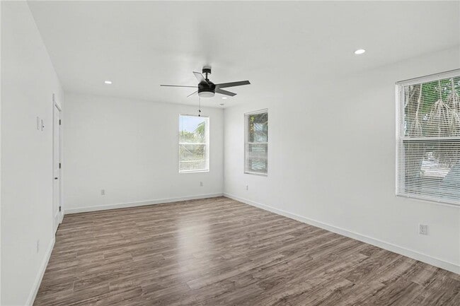 Building Photo - 2328 W Spruce St