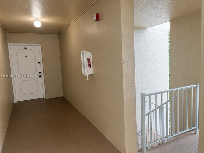 Building Photo - 9420 Tangerine Pl