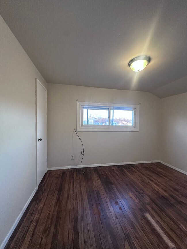 Building Photo - VOUCHER FREINDLY - COME SEE!!!!!!