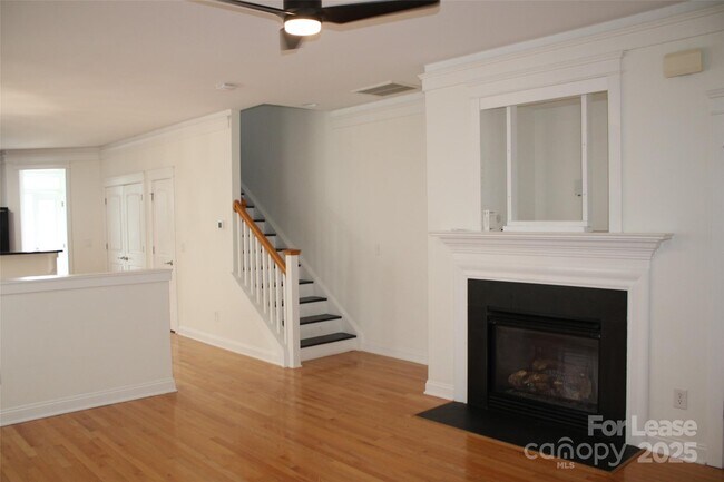 Building Photo - 541 Jetton St