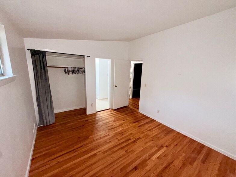 Building Photo - 30 Kayron Dr