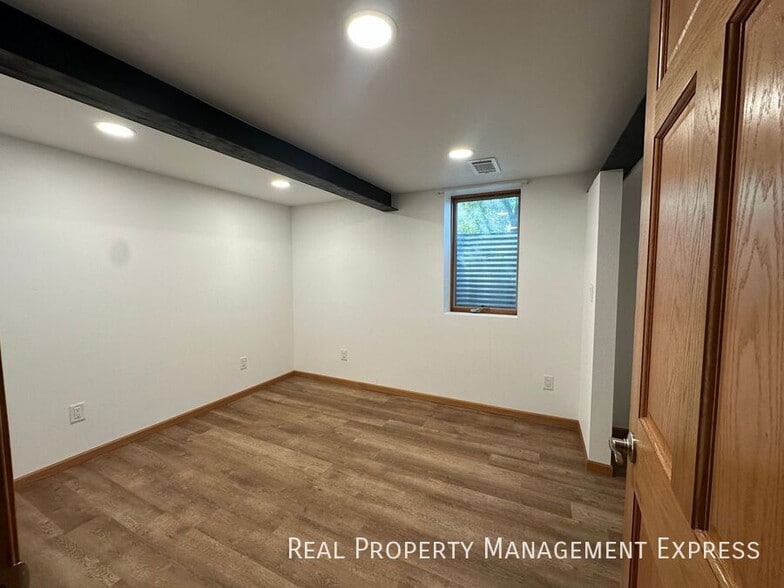 Building Photo - Move In by Feb 16 & Get One Month FREE