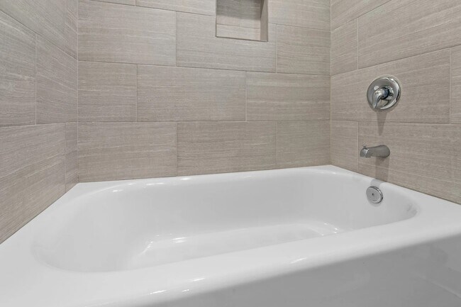 Building Photo - 925 W 30th St