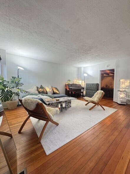 Building Photo - 567 Spring Mills Rd