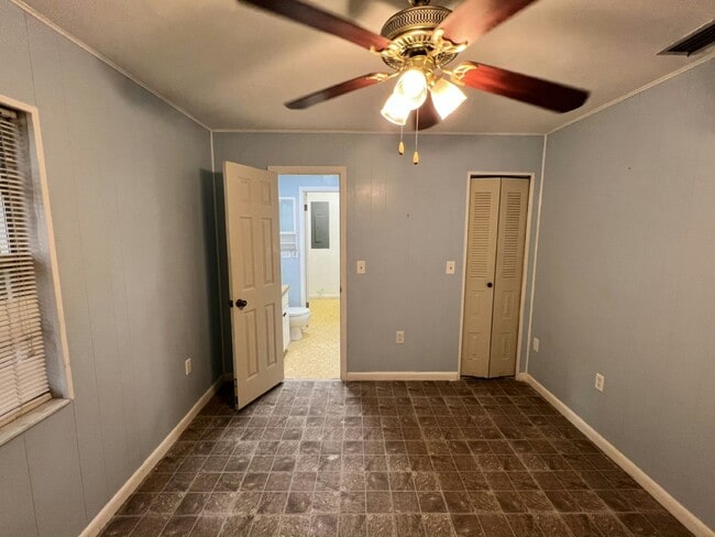 Building Photo - 7973 Elliott Rd