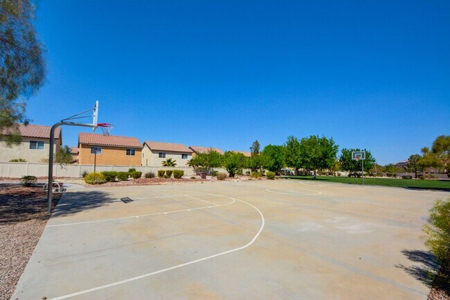Building Photo - Beautiful two bedroom in great location