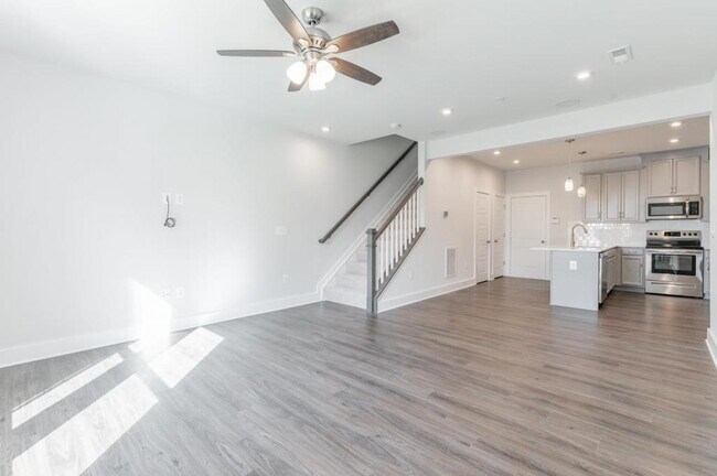 Building Photo - 2618 Lassen Dr