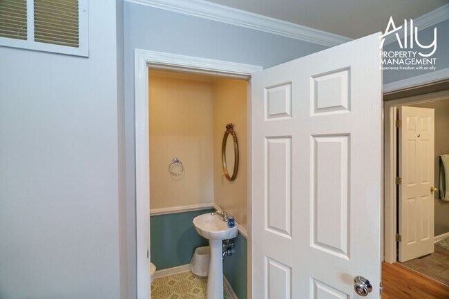 Building Photo - 2733 Southern Hills Ct