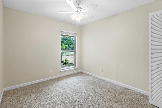 Building Photo - 2701 Peach Tree Ln