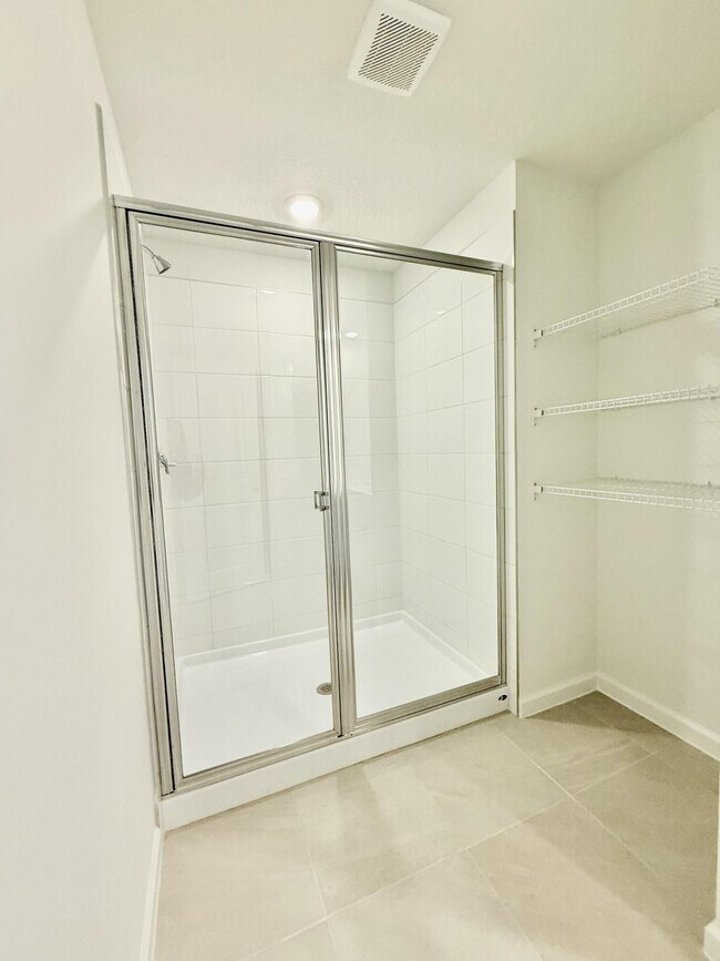 Building Photo - 586 Salisbury Cir