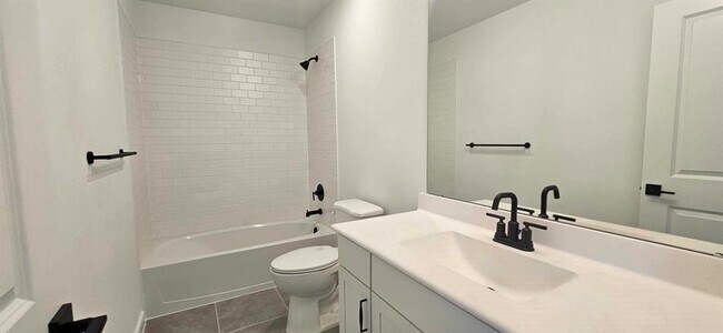 Building Photo - 8411 Bay Rdg Cir