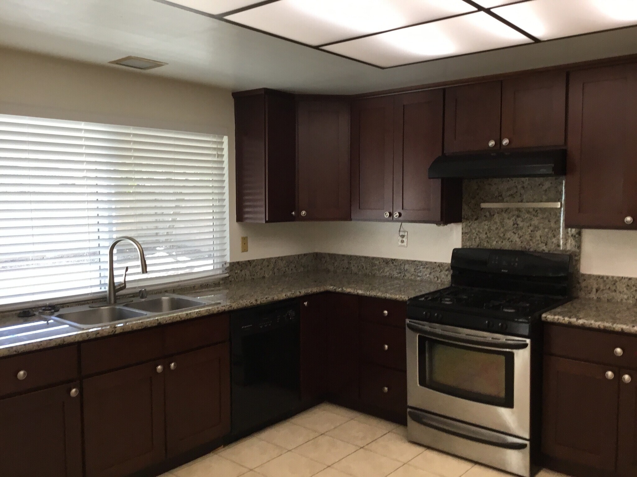 Building Photo - 20234 Blythe St