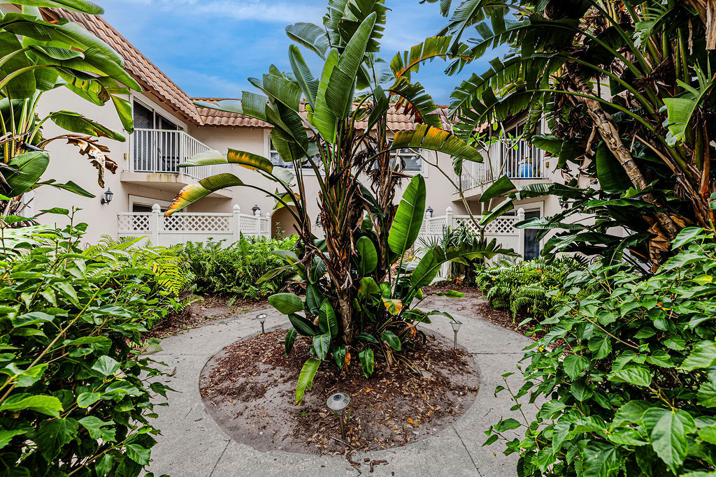 Building Photo - 715 20th St