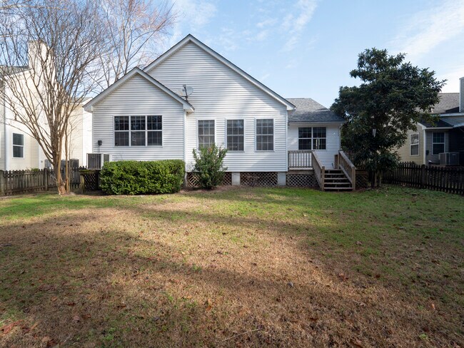 Building Photo - 145 Historic Dr