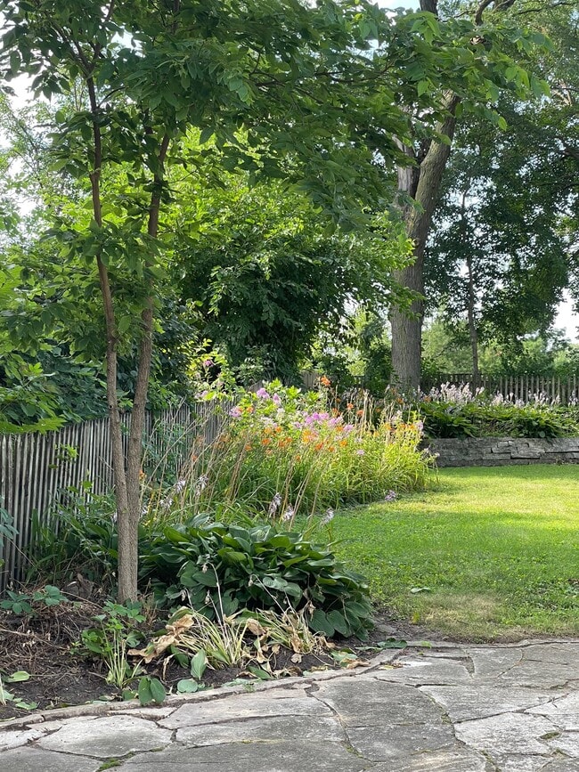 Building Photo - 2318 Storm St