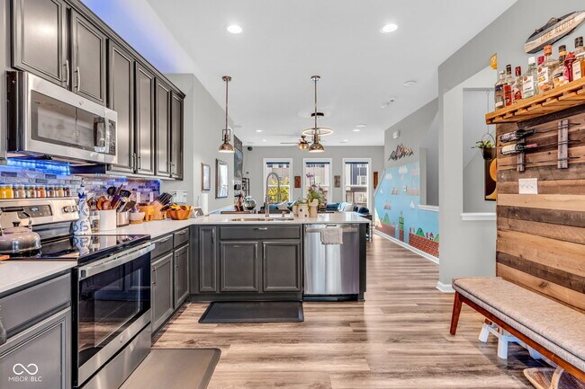 Building Photo - 315 Steeples Blvd