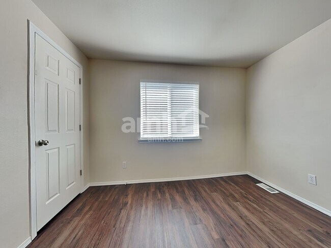 Building Photo - 16646 Rainier View Dr SE