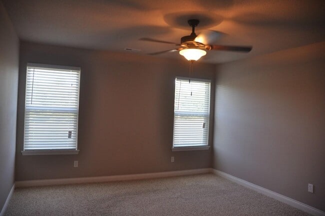 Building Photo - 5617 Abercorn Dr