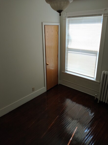 Building Photo - 2720 N Girard Ave