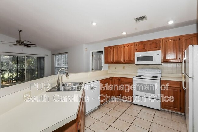 Building Photo - 208 Pipers Ln